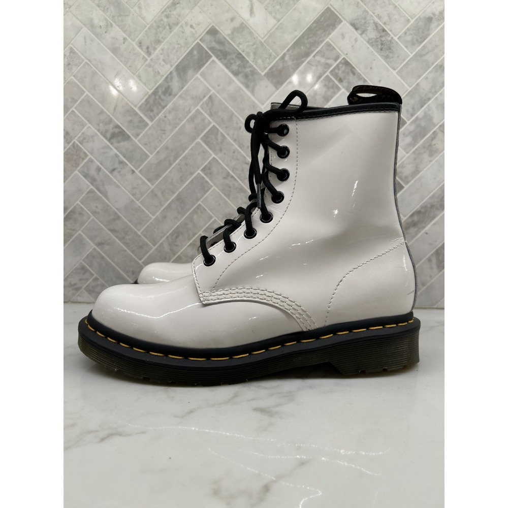 Dr Doc Martens 11821 8‎ Eye Boots Womens 7 White Patent Leather Platform Combat